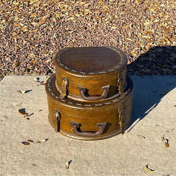 Chateau Edgewater Other - Chateau Edgewater Vintage Decorative Hat Boxes